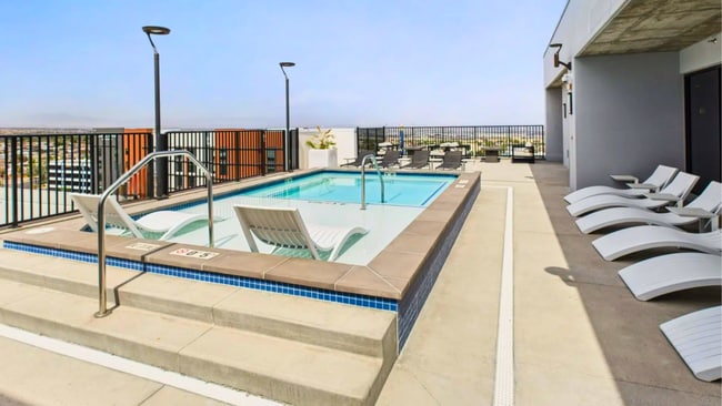 Rooftop Pool - Watermark Apartments