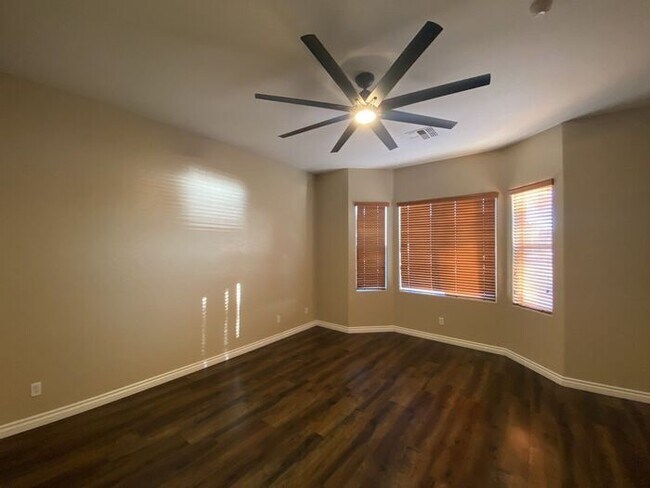 Building Photo - 3 Bed, 2 Bath Near Loop 202 in Laveen!