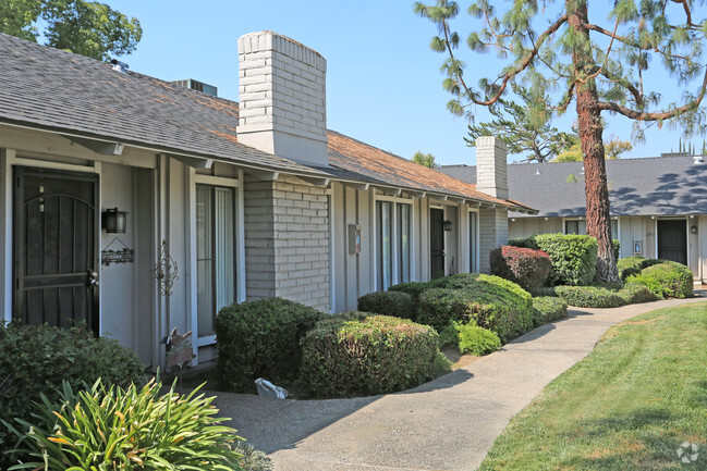 Building Photo - Bear Creek Manor