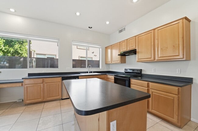 Building Photo - 7180 W Trails Dr