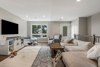 Building Photo - 499 Sunset Terrace
