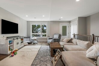 Building Photo - 499 Sunset Terrace