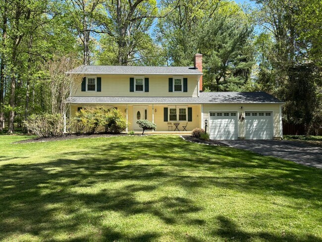 Building Photo - Spacious 4 BR/2.5 BA Single-Family Home in...
