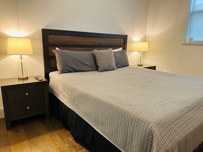 Foto del edificio - Modern 1 Bedroom in The Cedars