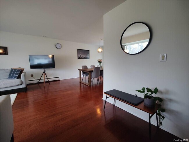 Building Photo - 184 Finmor Dr