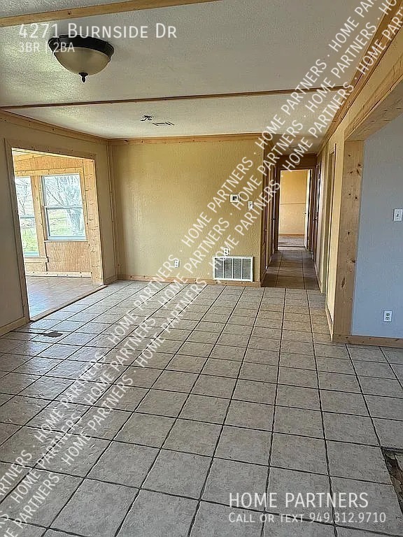 Foto del edificio - Rent to Own Lake Front Fixer Upper with a ...