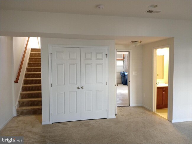 Building Photo - 23266 Hanworth St