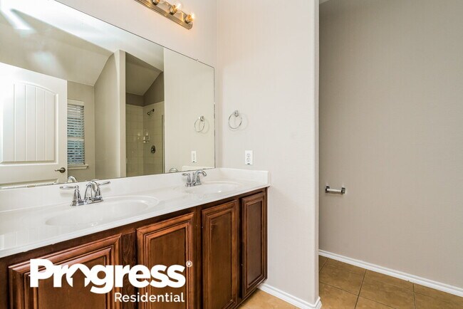 Building Photo - 120 Meadow Crest Dr