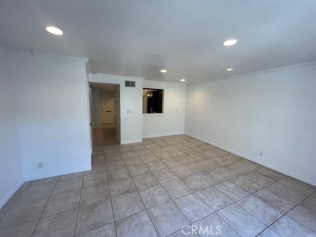 Building Photo - 13885 La Jolla Plaza