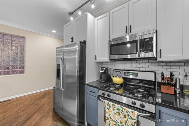 Foto del edificio - 1753 N Artesian Ave