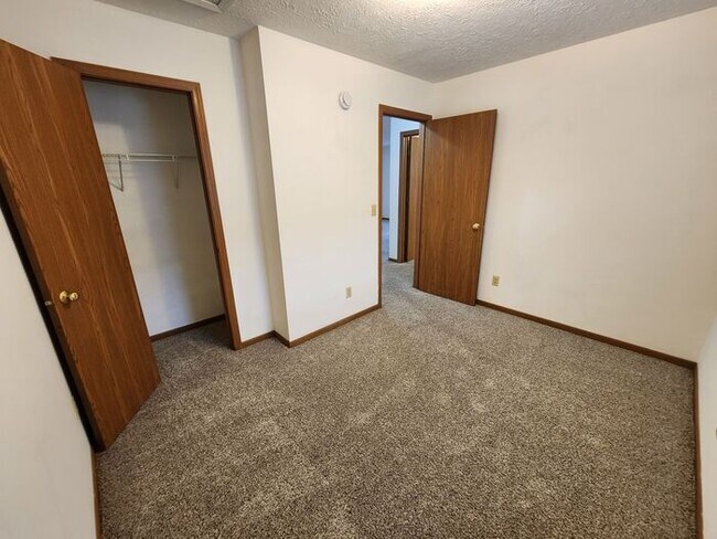 Building Photo - Duplex Located On The North Side