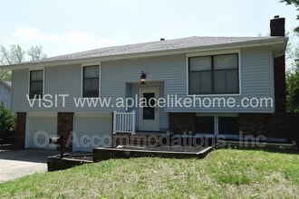 Building Photo - 1105 W Elm Terrace