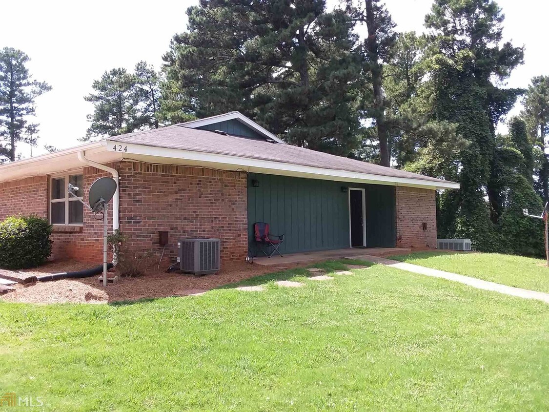 424 GA Hwy 211 Unit B, Winder, GA 30680 Room for Rent in Winder, GA