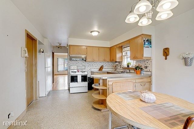 Building Photo - 3 br, 1 bath House - 4520 West 102nd Street