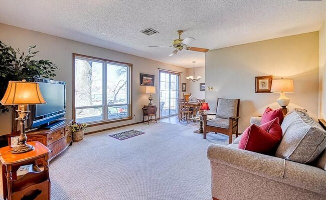 Building Photo - 1724 Bedford Ln