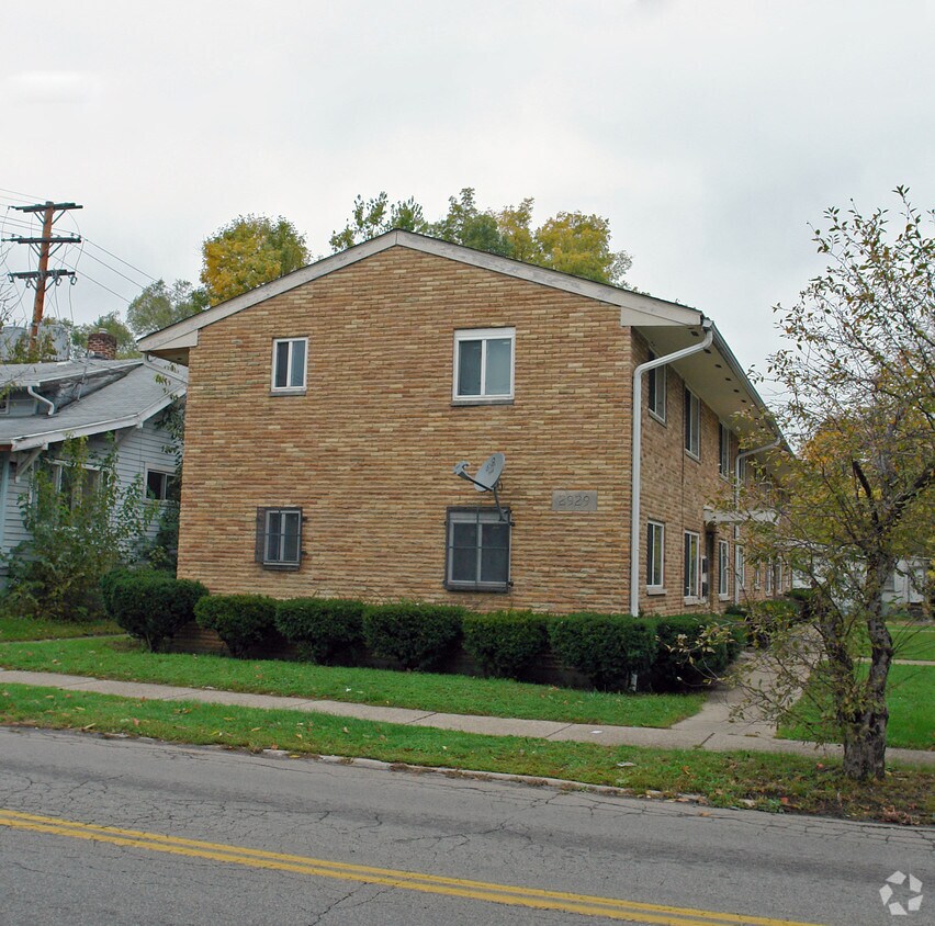 Primary Photo - 2929 Hoover Ave