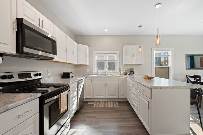 Building Photo - 141 Peltoma Ave