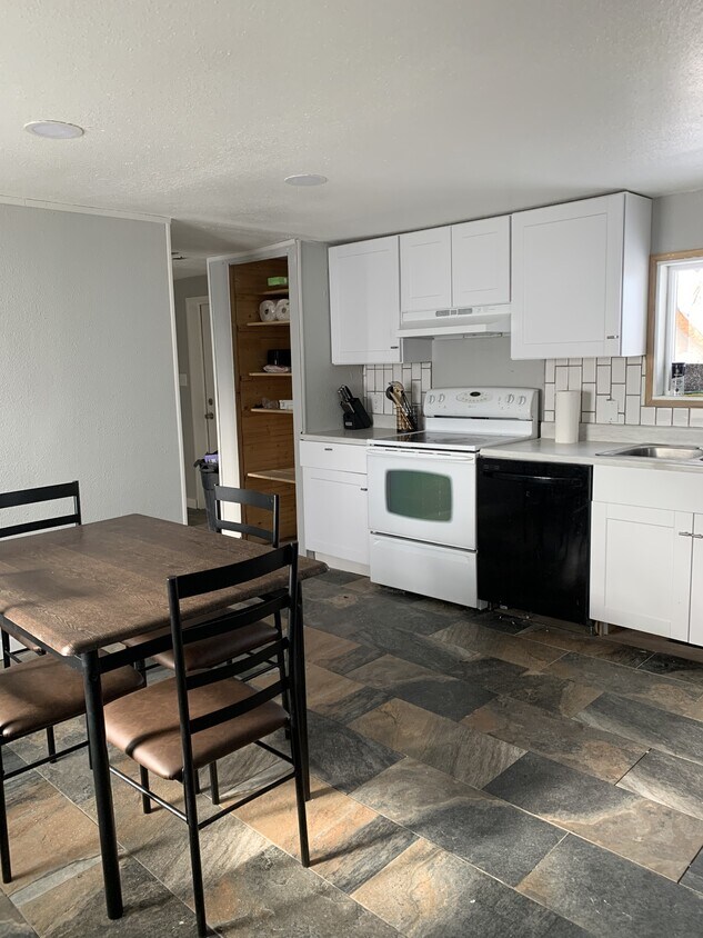 Foto principal - 4746 E Skyline Dr