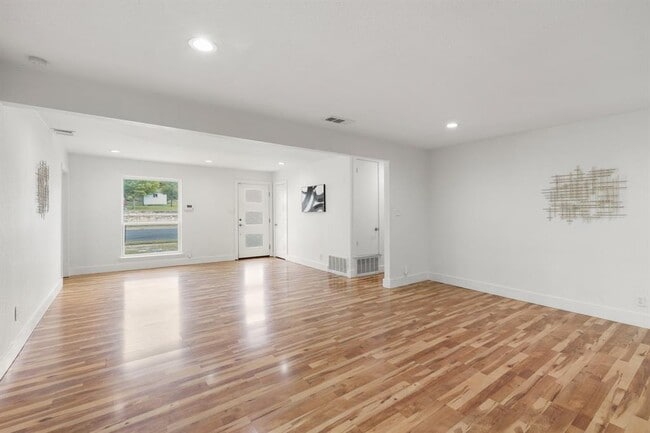 Building Photo - 4604 Bundyhill Dr