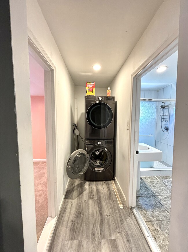 Building Photo - 1851 E 43rd St