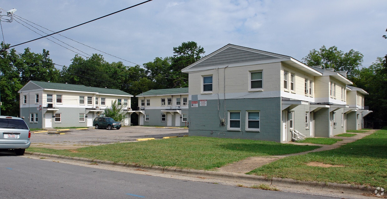 Primary Photo - 925 E Lane St