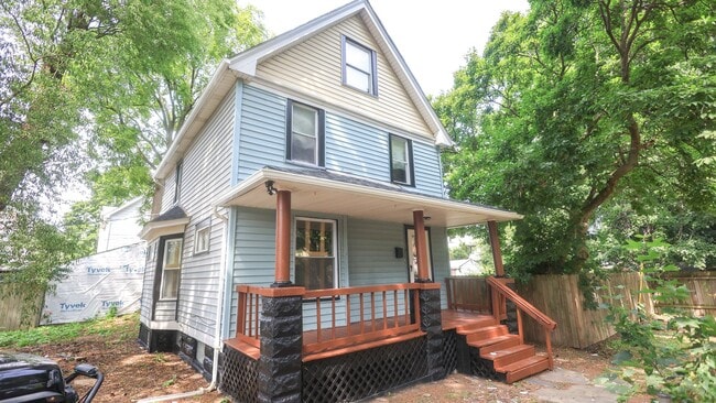 Building Photo - Welcome home to this freshly renovated 3-bedroom, 1-bathroom home on Cleveland’s West Side!