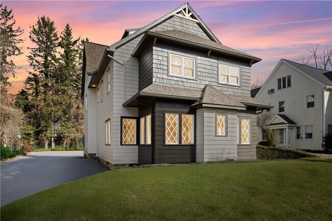 Foto del edificio - 90 Stoneleigh Ct