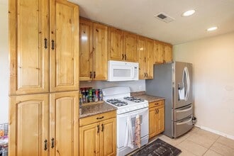 Building Photo - 561 Westridge Dr