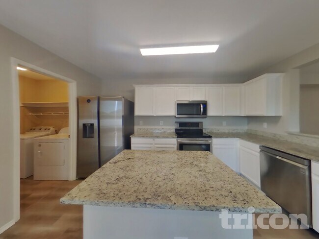 Foto del edificio - 612 Rockbrook Dr