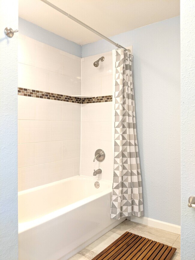 Foto del edificio - 1403 Birchwood Ct