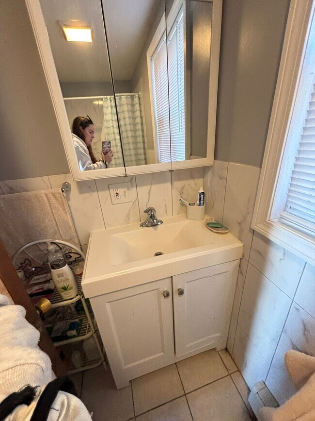 Building Photo - 121 Bennington St