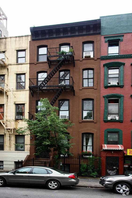 Building Photo - 148 Henry St