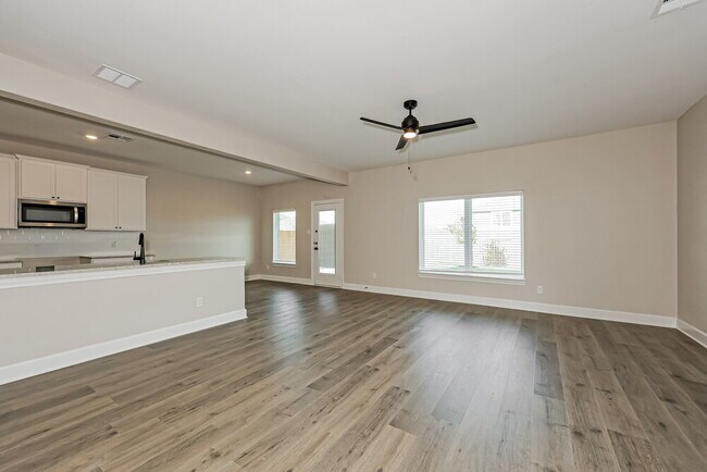 Foto del edificio - 308 Live Oak Ln
