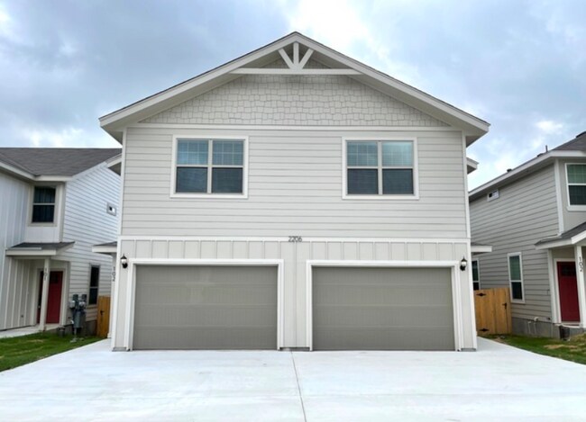 Building Photo - 2206 Sandlewood Cv