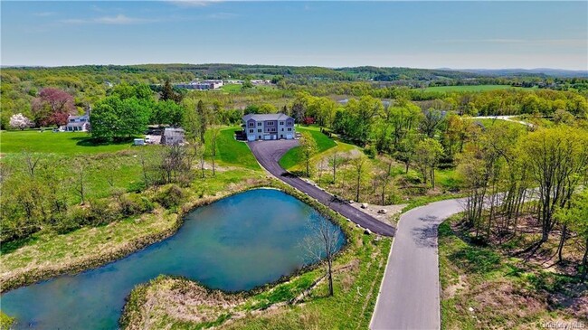 Foto del edificio - 53-57 Rolling Ridge Dr
