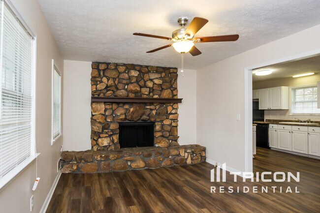 Building Photo - 5250 Hollyhock Rd