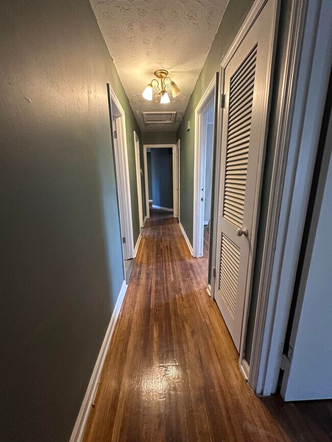 Building Photo - 3736 Donna Dr