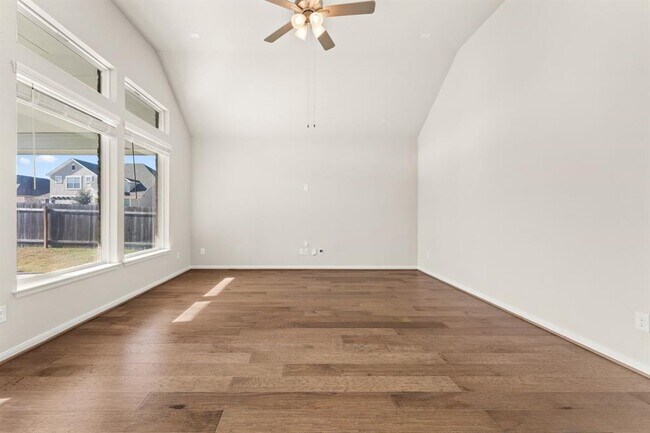 Building Photo - 820 Paper Daisy Path