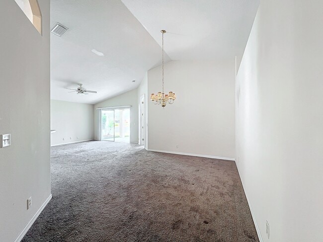 Building Photo - 2250 Chinaberry Cir SE