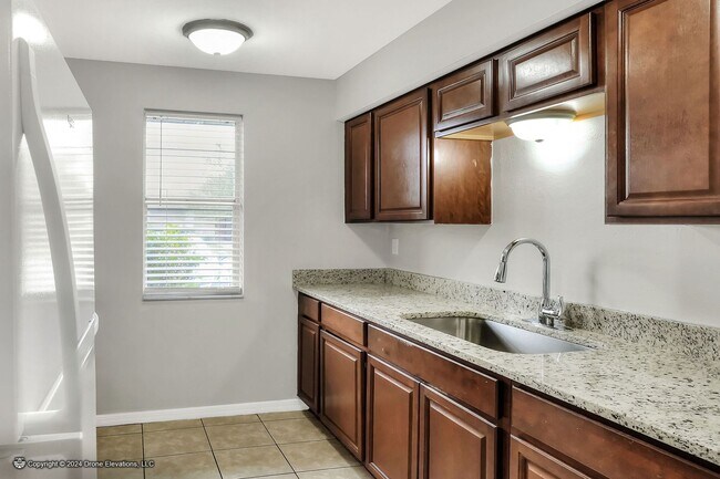 Foto del edificio - ***Cute 2 Bedroom Apartment in Eagle Lake