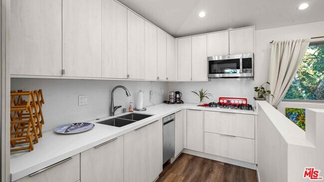 Foto del edificio - 116 S Glenroy Ave