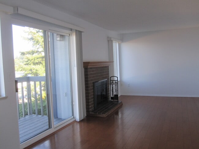 Building Photo - 103 Rockwell Ave