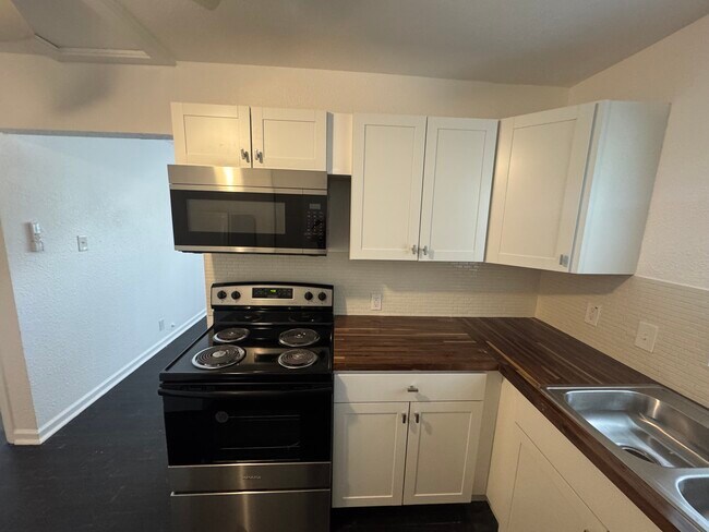 Building Photo - 310 Finton