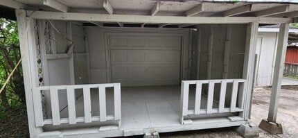 Building Photo - 818 Veller Dr