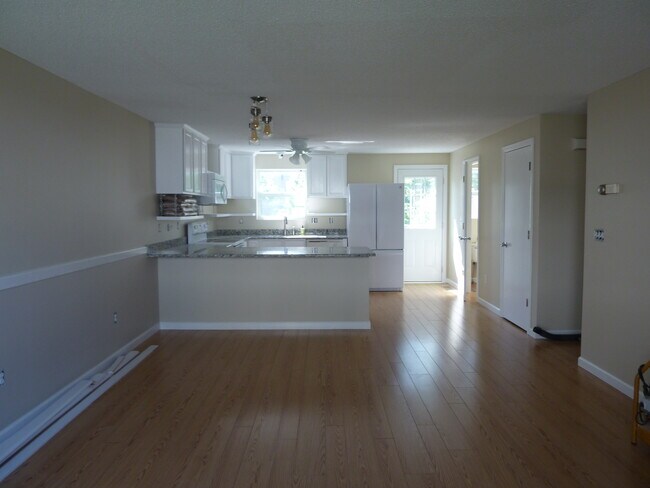 Kitchen - 43 Summersweet Dr