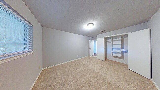 Foto del edificio - 1902 Briarwood Ln