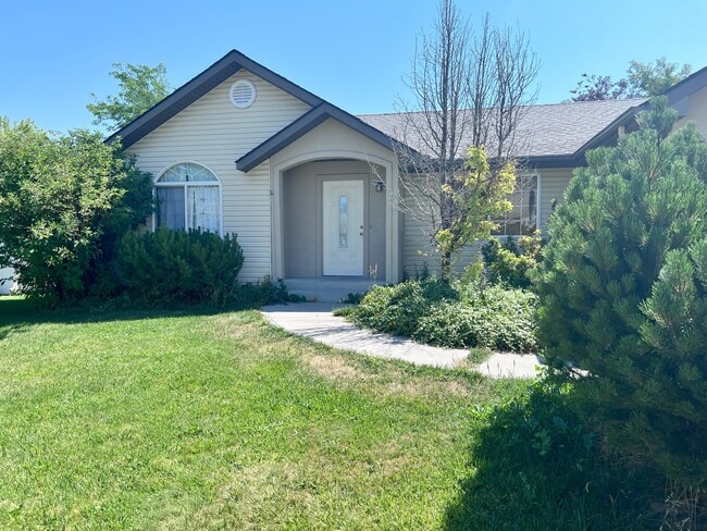 Building Photo - 278 Whispering Pine Dr