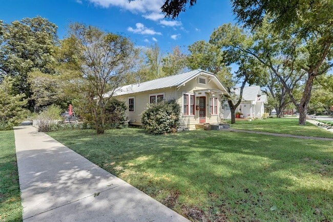 Foto del edificio - 601 E 8th St