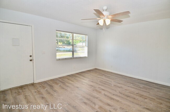 Building Photo - 3 br, 1 bath House - 3515 17th st E