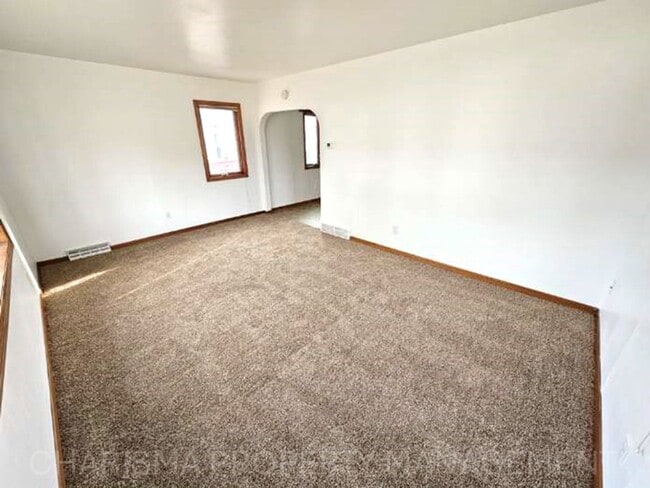 Building Photo - 805 4th St